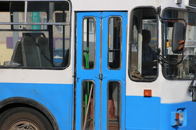 В Приокском троллейбус сбил пешехода, который сбежал с места ДТП
