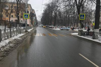 На улице Есенина иномарка сбила женщину на пешеходном переходе