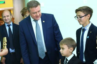 Николай Любимов открыл новую школу в Скопинском районе