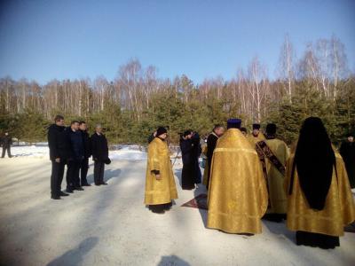 Николай Любимов поучаствовал в церемонии освящения места под строительство церкви Петра и Февронии