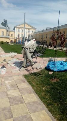 В Рязани готовится к открытию памятник отдыхающему Полонскому