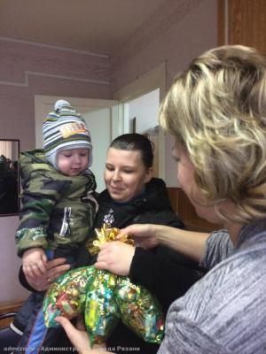 В Рязани выдают новогодние подарки детям граждан, находящихся в тяжёлой жизненной ситуации
