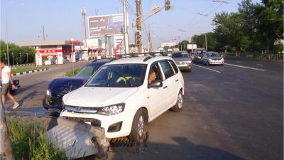 На Московском шоссе пьяный водитель «Лады Калины» протаранил Opel