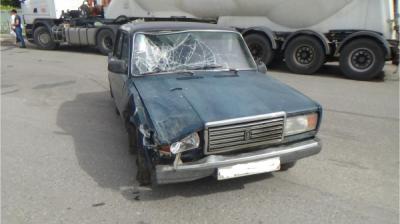 В Рязани «семёрка» столкнулась с Volkswagen, после чего сбила двух пешеходов