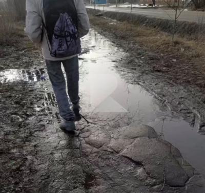 Рязанцы пожаловались на грязную дорогу к школе №21