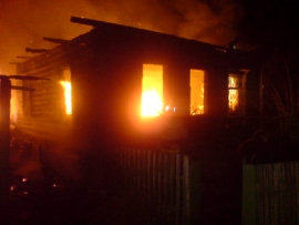 В Рыбновском районе за раз сгорели дом, три надворные постройки и автомобиль