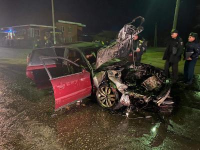 В Шилово пьяный водитель Audi врезался в грузовик, иномарка сгорела