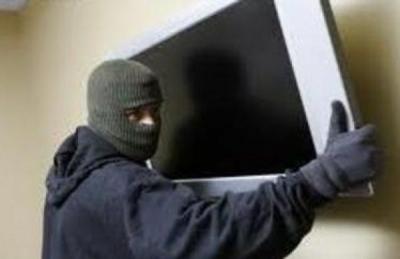 Рязанец украл телевизор у соседки через окно