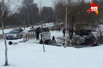 В Рязани автомобиль упал в Голенчинский пруд