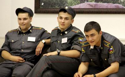 В Рязани будущих полицейских обучают изящным манерам