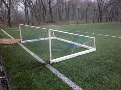 На 13-летнего рязанца на детской площадке упали футбольные ворота