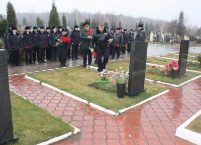 Рязанские полицейские возложили цветы на Аллее Героев