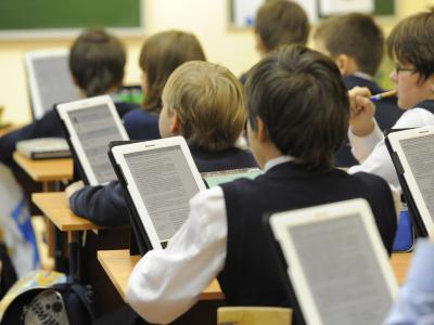 Рязанцы высказались против возможности перехода на обучение детей по электронным учебникам