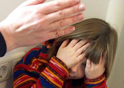Рязанцев просят сообщать о случаях жестокого обращения с детьми