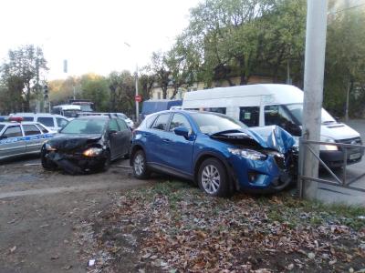 В аварии на улице Садовой Рязани пострадала водитель Mazda