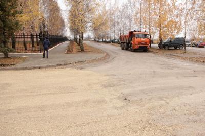 Возле детской ОКБ в Рязани приступили к ремонту асфальта