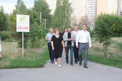 Елена Сорокина поручила привести в порядок асфальт на улицах Белякова и Забайкальской
