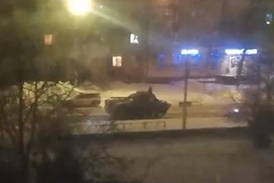 На улице Чкалова в Рязани заприметили колонну танков