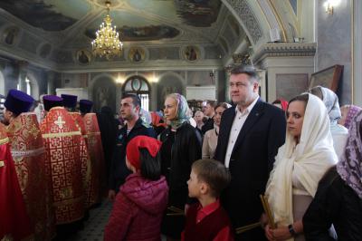 Николай Любимов побывал на пасхальной литургии в Христорождественском соборе