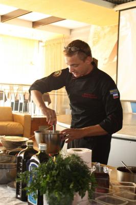 Шеф-повар из Москвы презентовал в Рязани блюдо, от которого рушится мозг