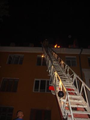 На Соборной площади Рязани загорелся четырёхэтажный дом