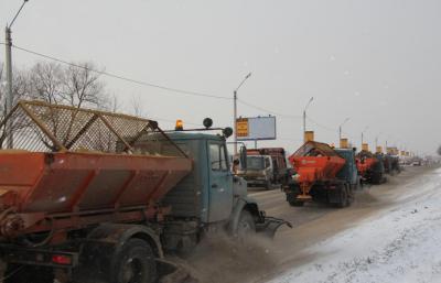 Улицы Рязани очищали от снега более 70 единиц спецтехники