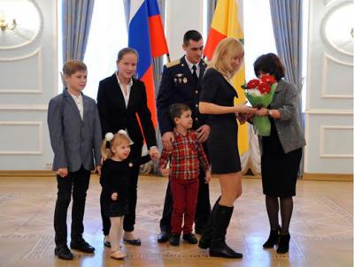 Елена Буняшина вручила награды многодетным и приёмным рязанским семьям