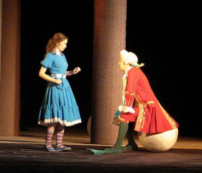 В Рязанском драмтеатре поставили «Алису в стране чудес»