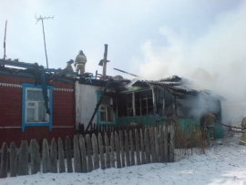 В Сасовском районе горел трёхквартирный жилой дом