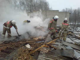 Нежилое строение в Сасово тушили пять пожарных расчётов