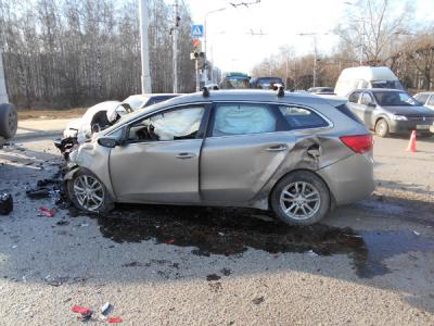 У путепровода на Приокский в Рязани столкнулись четыре автомобиля