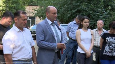 Жителям дома по улице Черновицкой пообещали отремонтировать двор