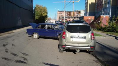 Автоледи на «шестёрке» не уступила дорогу Renault Duster в Рязани