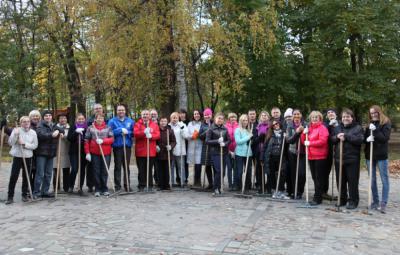 Депутаты Рязгордумы очистили городской парк от мусора и листвы