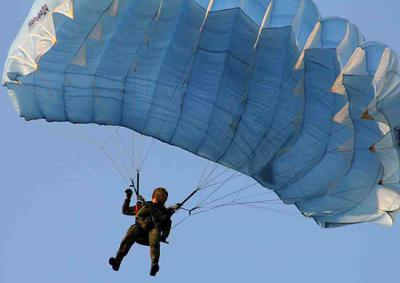 В Рязани десантников будут готовить к прыжкам с парашютом в 3D-очках