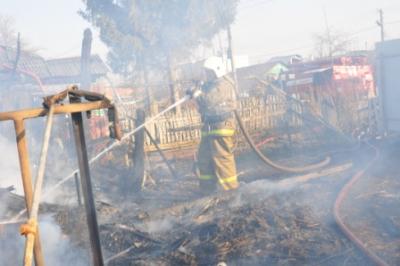 В Сасовком районе огонь уничтожил сарай