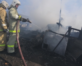 В Сапожке сгорел гараж, а в Кадомском районе жилой дом и баня