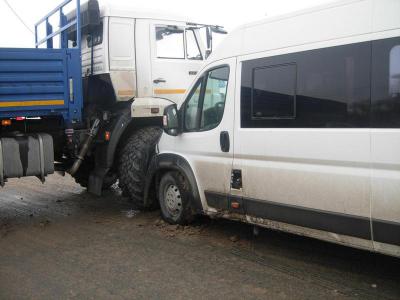 При столкновении маршрутки и «КамАЗа» в Рязани пострадало шесть человек