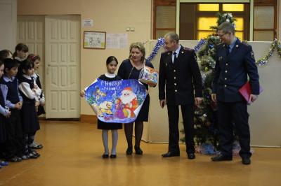 Полицейские поздравили воспитанников школы-интерната №1 Рязани с наступающим Новым годом