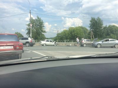 В Рязани в районе Борок столкнулись отечественное авто и иномарка