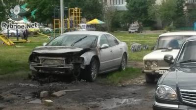 Из-за неисправности одного автомобиля в Рыбном сгорели ещё два
