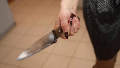 Жительница Сараевского района пырнула сестру ножом во время застолья