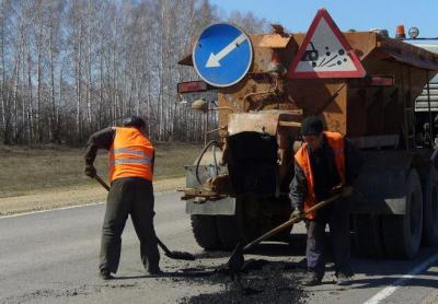 В Рязани продолжают ликвидировать ямочность на дорогах