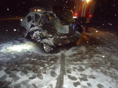 Возможными причинами гибели двух человек в ДТП близ Рыбного могли быть снег и летние шины