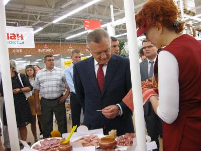 Рязанский губернатор продегустировал местную колбасу