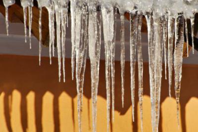 Следователи проверят сообщение о падении льда на рязанцев