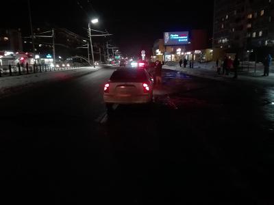 На улице Новосёлов «ЗАЗ» сбил женщину с подростком