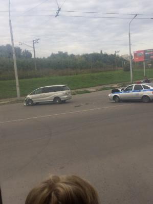 В Рязани столкнулись полицейский автомобиль и иномарка
