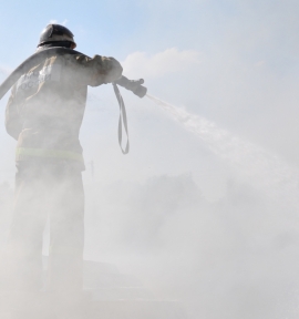 Огнеборцы спасли семь человек на пожаре в Старожиловском районе