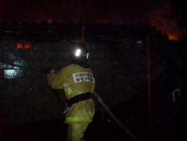 В Пителинском районе пламя повредило блок хозпостроек